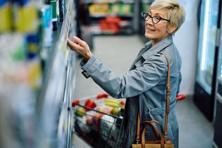 Šla jsem jen koupit máslo. Domů jsem přišla s pláčem a účtenkou na 1 700 korun, řekla Anna (69) - Médium.cz